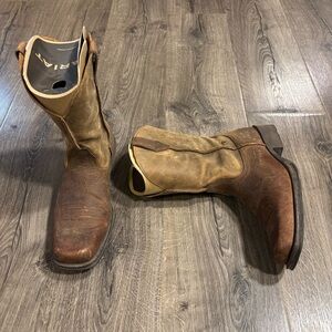 Ariat Rambler Distressed Brown Leather Western Boots Men’s size 9D - 10002317